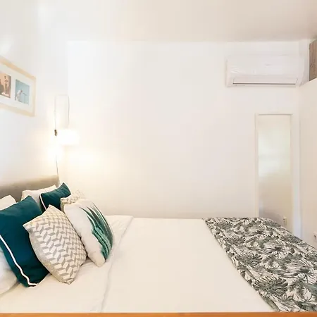 Charming Balcony Flat With Air Conditioner! Lizbona