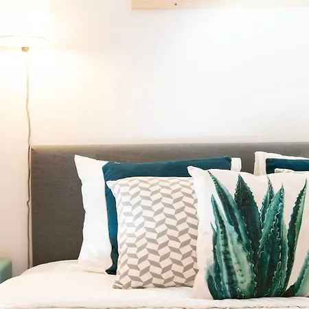Charming Balcony Flat With Air Conditioner! Lisbon