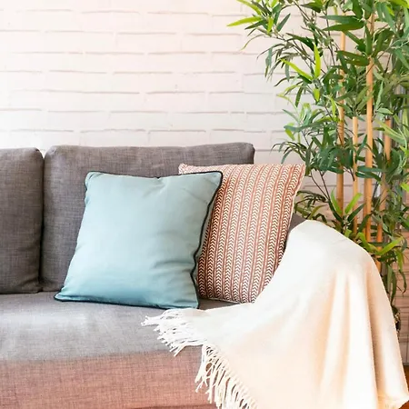 Apartment Charming Balcony Flat With Air Conditioner!