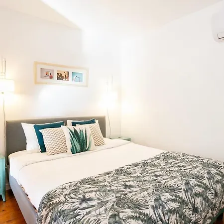 Charming Balcony Flat With Air Conditioner! *