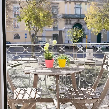 Apartment Charming Balcony Flat With Air Conditioner! *